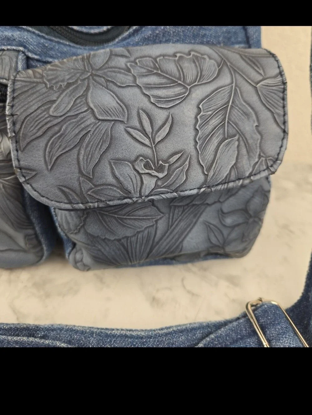 G9ld Coast  Navy Blue Crossbody Bag with Front Pockets